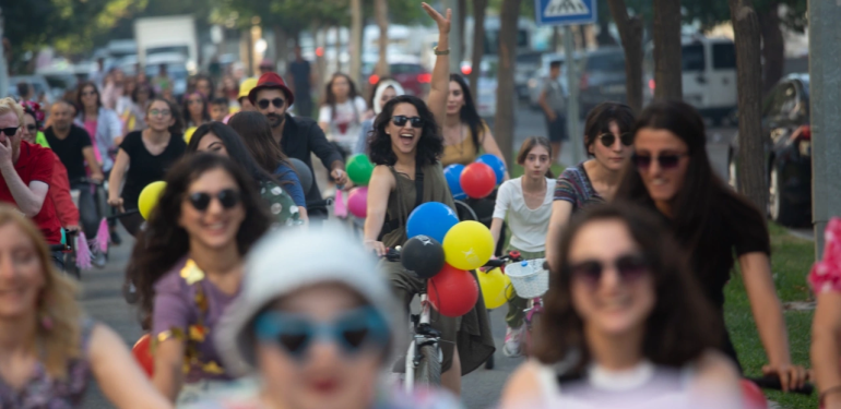 Batman’da Süslü Kadınlar davul zurna eşliğinde pedal çevirdi 