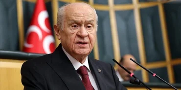MHP Genel Başkanı Devlet Bahçeli, Anayasa Mahkemesi’nin (AYM) hakkında hak ihlali kararı verdiği TİP Hatay Milletvekili Can Atalay’ın vekilliğinin düşürülmesi gerektiğini söyledi.