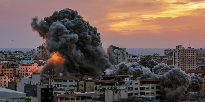 İsrail hastanelere saldırmaya devam ediyor