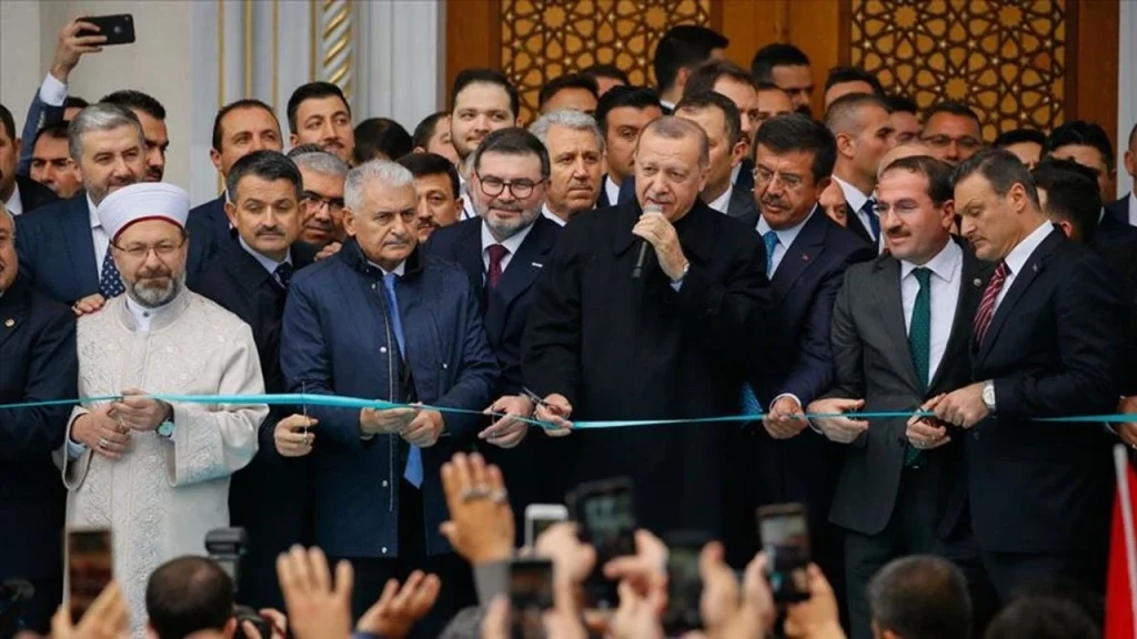 Türkiye'de cami sayısı okul sayısını geçti