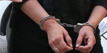 Yeni doğan bebeğini apartman boşluğuna attı