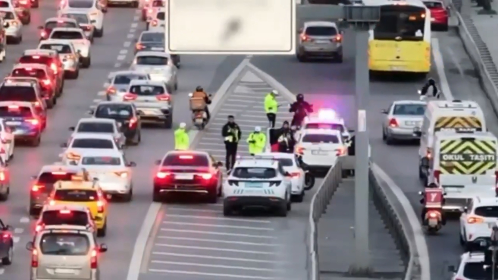 81 ilde 'çakar lamba' denetimi; 807 sürücüye 5 milyon 196 bin TL ceza