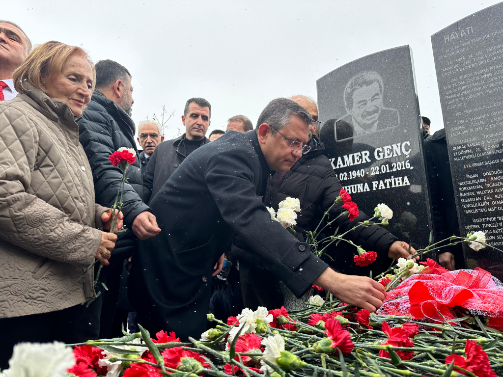 Kamer Genç mezarı başında anıldı