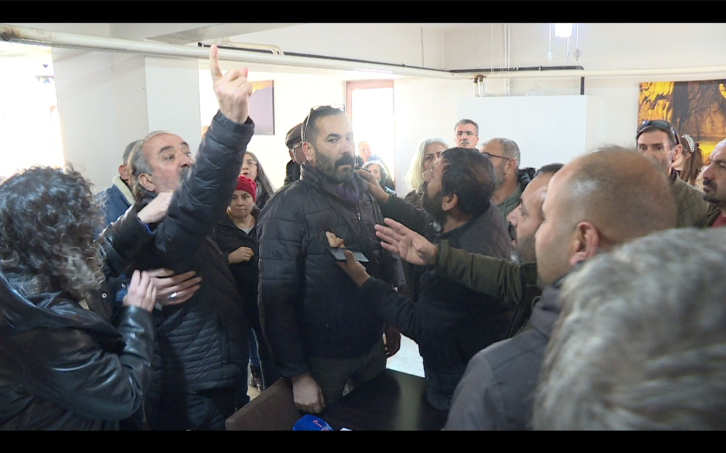 Cemevi genel kurulunda gerginlik