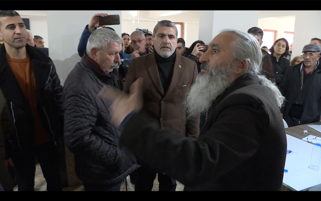 Cemevi genel kurulunda gerginlik, Ali Ekber Yurt polis çağırdı