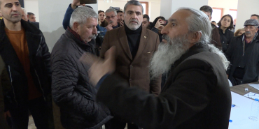 Cemevi genel kurulunda gerginlik, Ali Ekber Yurt polis çağırdı