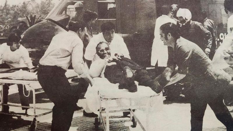 72 gün sonra kurtarılanlardan biri hastaneye kaldırılıyor