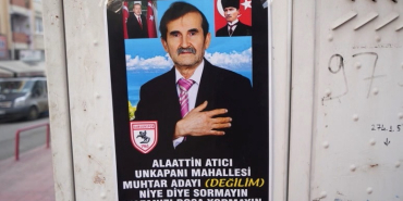 Bir yurttaş muhtar adayı olmadığını afişle duyurdu!
