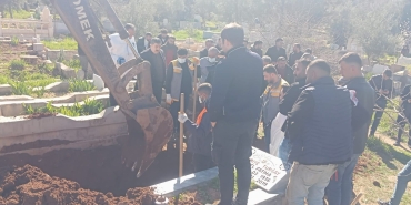 Mülteci kampında ölen Mardinli gencin mezarı ‘cinayet’ şüphesiyle açıldı