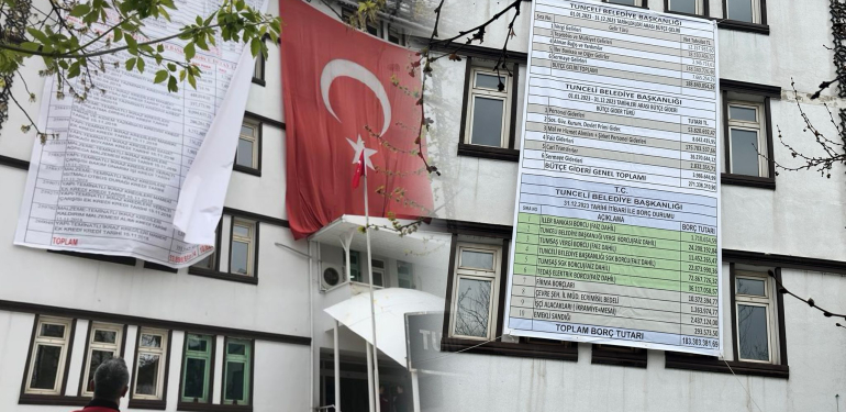 Borç büyüdü pankart küçüldü