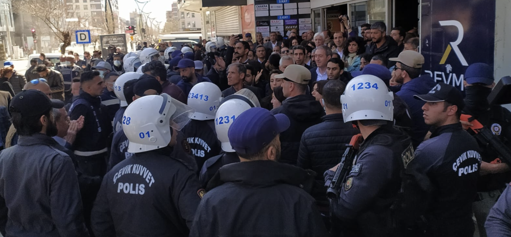 Van'da protestolar ikinci günde de devam ediyor