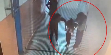 Nefes borusuna leblebi kaçan öğrencisini 'Heimlich' manevras.