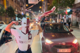 Elazığspor taraftarlarından şampiyonluk kutlaması