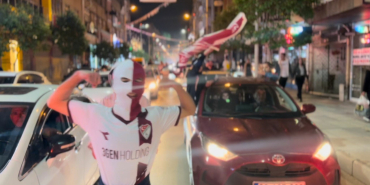 Elazığspor taraftarlarından şampiyonluk kutlaması