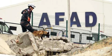 diyaneti-etkilemeyen-kriz-afadi-vurdu-afad-kurtarma-araci-alamiyor-1