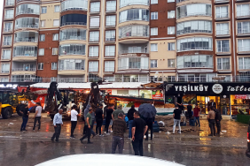 Yozgat’ta şiddetli rüzgar, çatıları uçurdu; olay anı ka