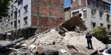 kucukcekmecede-coken-binanin-sahibine-tutuklama-talebi