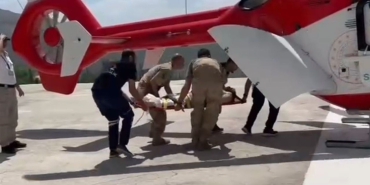 Şırnak'ta, ambulans helikopter yüksekten düşen yaralı içi