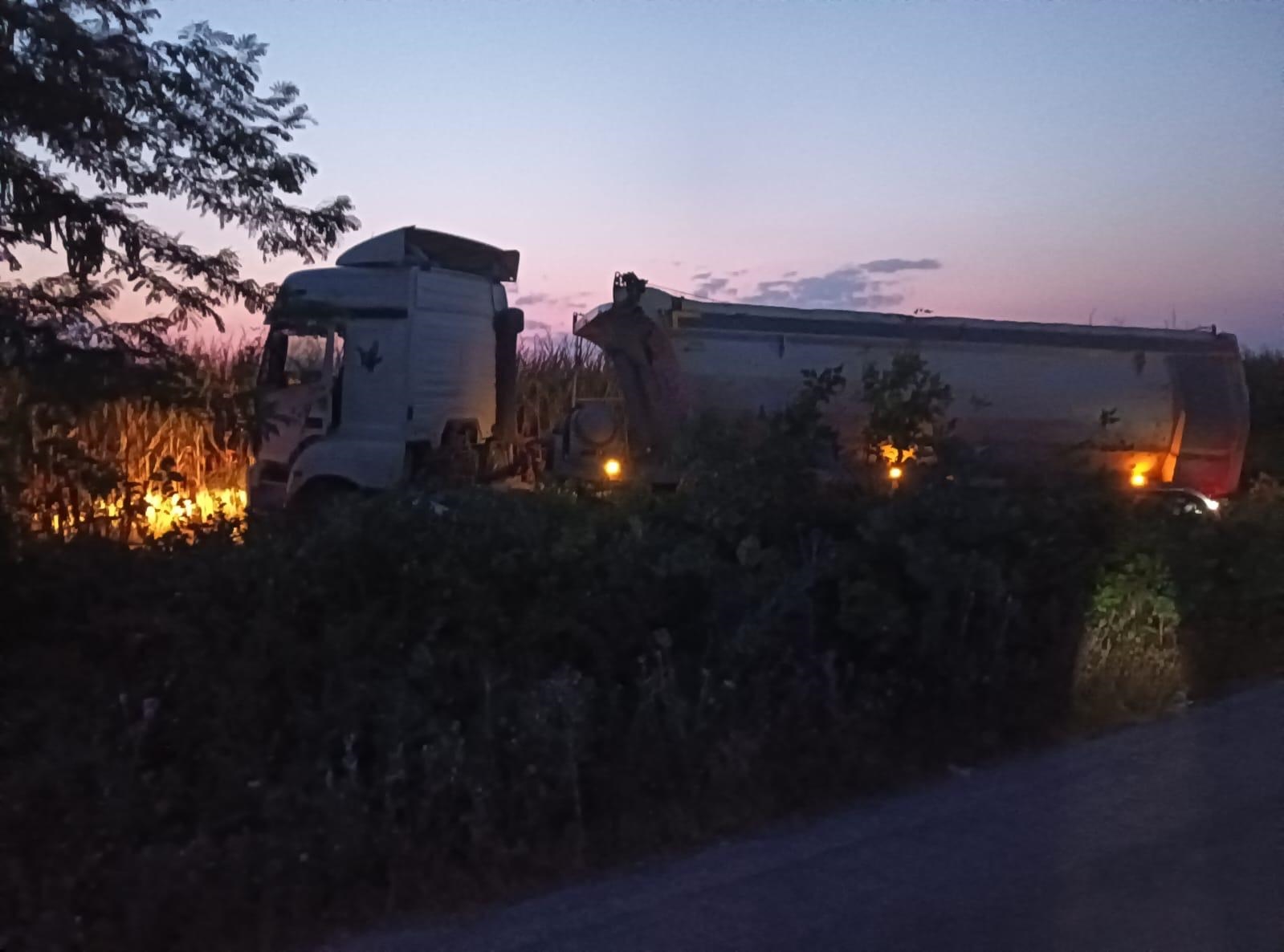 Direksiyon başında kalp krizi geçiren TIR şoförü hayatın.