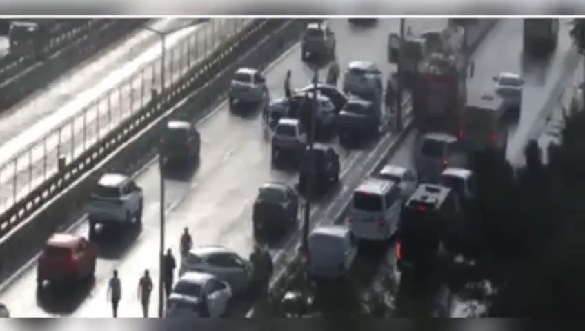 İstanbul - Esenyurt'ta 10 aracın karıştığı zincirleme kaz