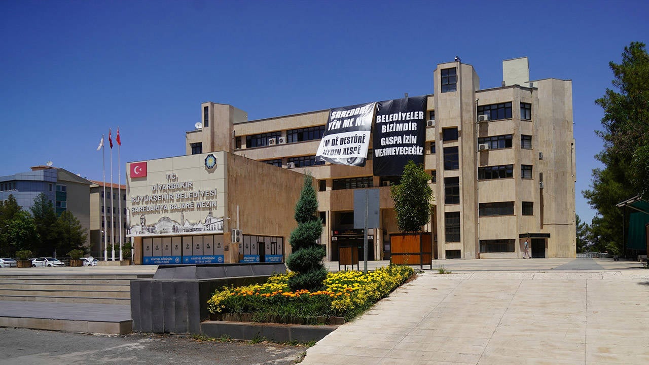 dem-partili-belediyelerden-erdogan-a-belediye-borclari-yaniti-kayyumlarin-borcunu-oduyoruz