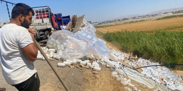 Batman'da TIR devrildi, 26 ton iplik yola savruldu