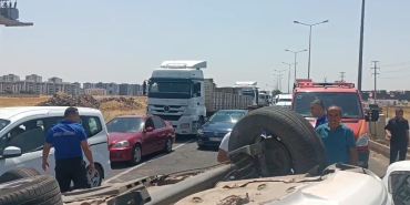 DİYARBAKIR’da 3 aracın karıştığı kazada 3 kişi yaralan