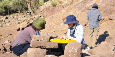 Gönüllü öğrenciler, 2 bin 700 yıllık antik kentte tarihe