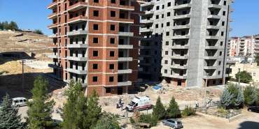 calistigi-insaattan-dusen-14-yasindaki-cocuk-agir-yaralandi