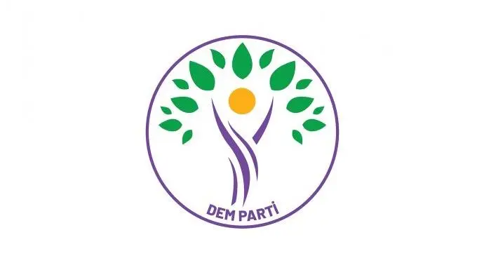 Halkların Eşitlik ve Demokrasi Partisi (DEM Parti) Merkez Yürütme Kurulu (MYK) üyeleri, Eş Genel Başkanlar Tülay Hatimoğulları ve Tuncer Bakırhan başkanlığında olağanüstü toplandı. Toplantıda Ortadoğu’da yaşanan gelişmeler ve Kürt sorununun çözümüne dair tartışmaların ele alınacağı öğrenildi.