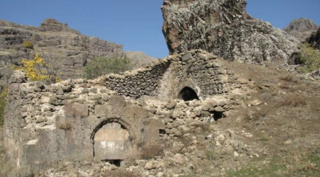 Hatırlama Duvarları, Hafıza ve Aidiyet: Mazgirt’te ve Çarsancak/Peri’de Ermeniler