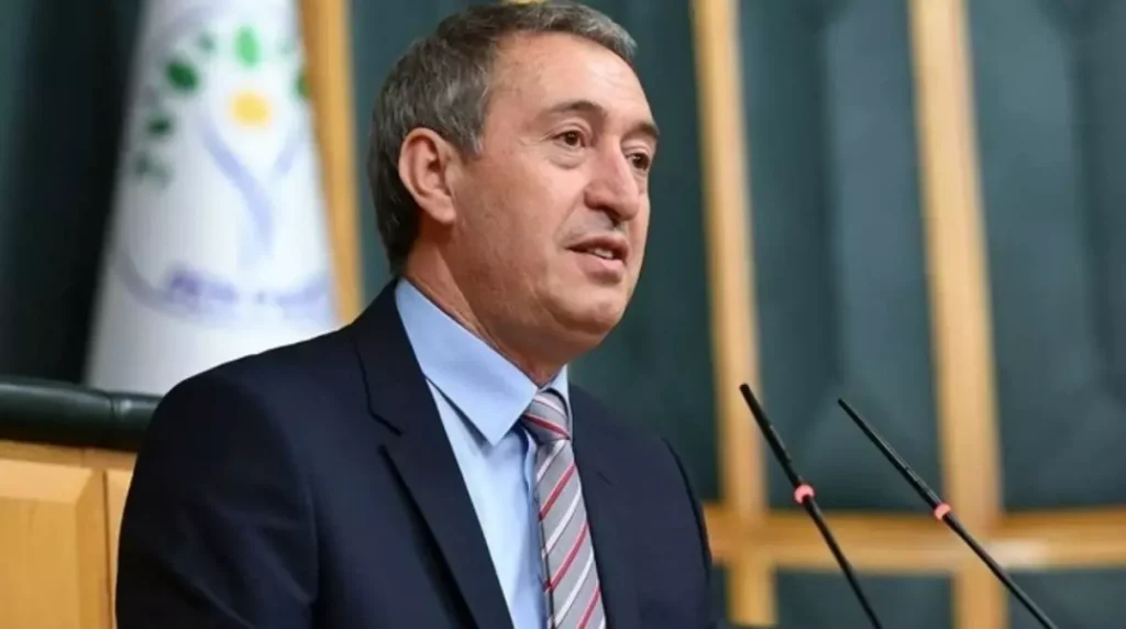 DEM Parti Es Genel Baskani Tuncer Bakirhan, Kars'taki calistayda konusma yapiyor.