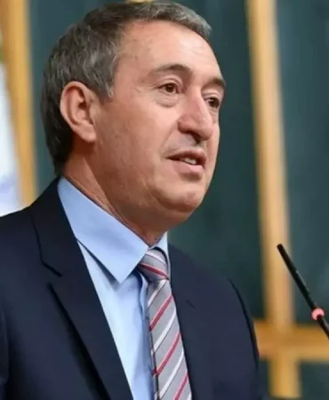 DEM Parti Es Genel Baskani Tuncer Bakirhan, Kars'taki calistayda konusma yapiyor.