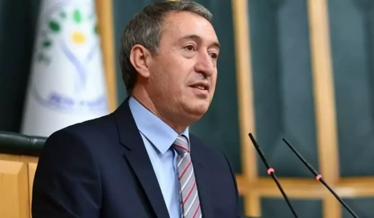 DEM Parti Es Genel Baskani Tuncer Bakirhan, Kars'taki calistayda konusma yapiyor.