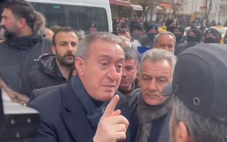Tuncer Bakırhan, kayyım atanan Van'da: Karar verin, demokratik çözüm mü, Kürt düşmanlığı mı?