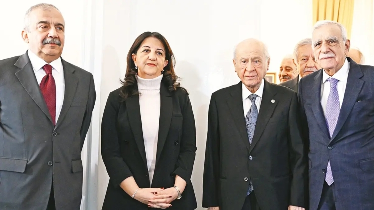 Türkiye’de Barış Süreci: Devlet Bahçeli’nin El Sıkışmasından Bugüne Neler Yaşandı?