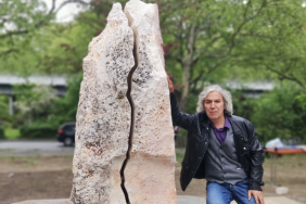 Kazım Gündoğan yazdı: Çatlayan Taş, Dayanan Toprak...