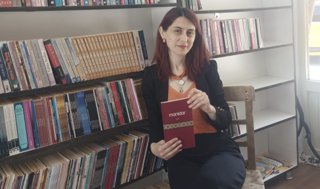 Manidar Raflarda: Juya’nın Özgün Manileriyle Edebiyatta Yeni Bir Soluk
