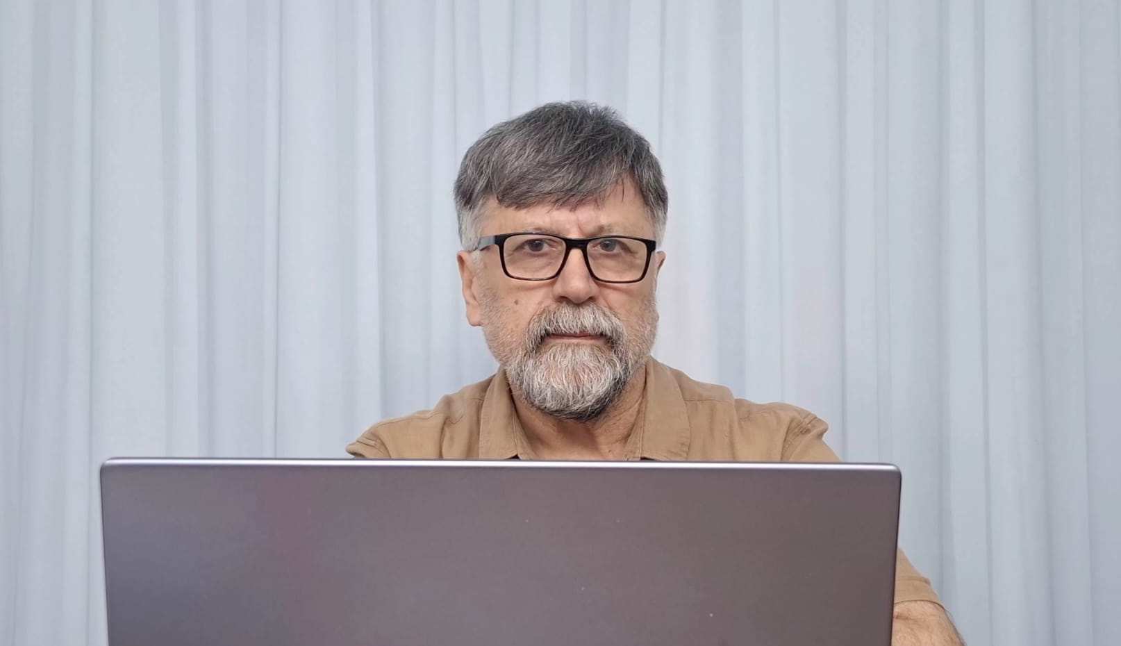 Öcalan’a Yakın, Fikirlerine Uzak: Siyasal Bir Patoloji